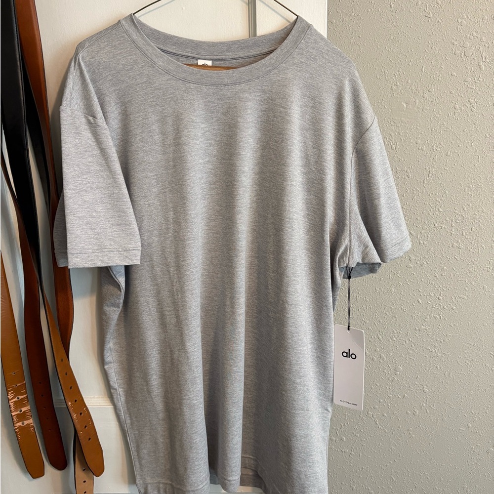 ALO Yoga Conquer Reform Crewneck Short Sleeve Men's Gray T-Shirt